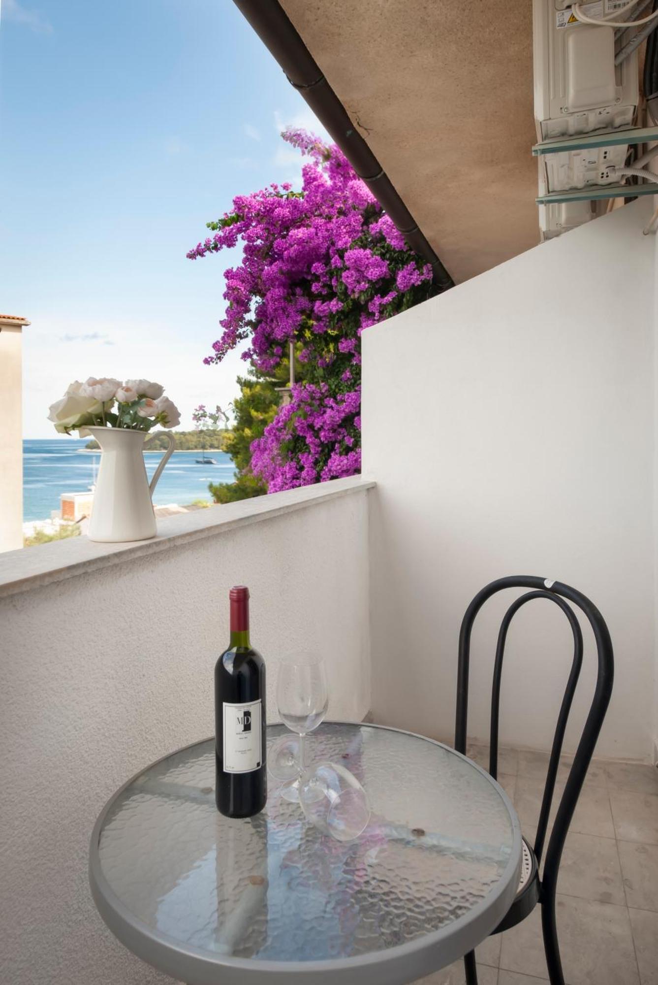 Luna Tsuki Two Aparthotel Rovinj Exterior foto